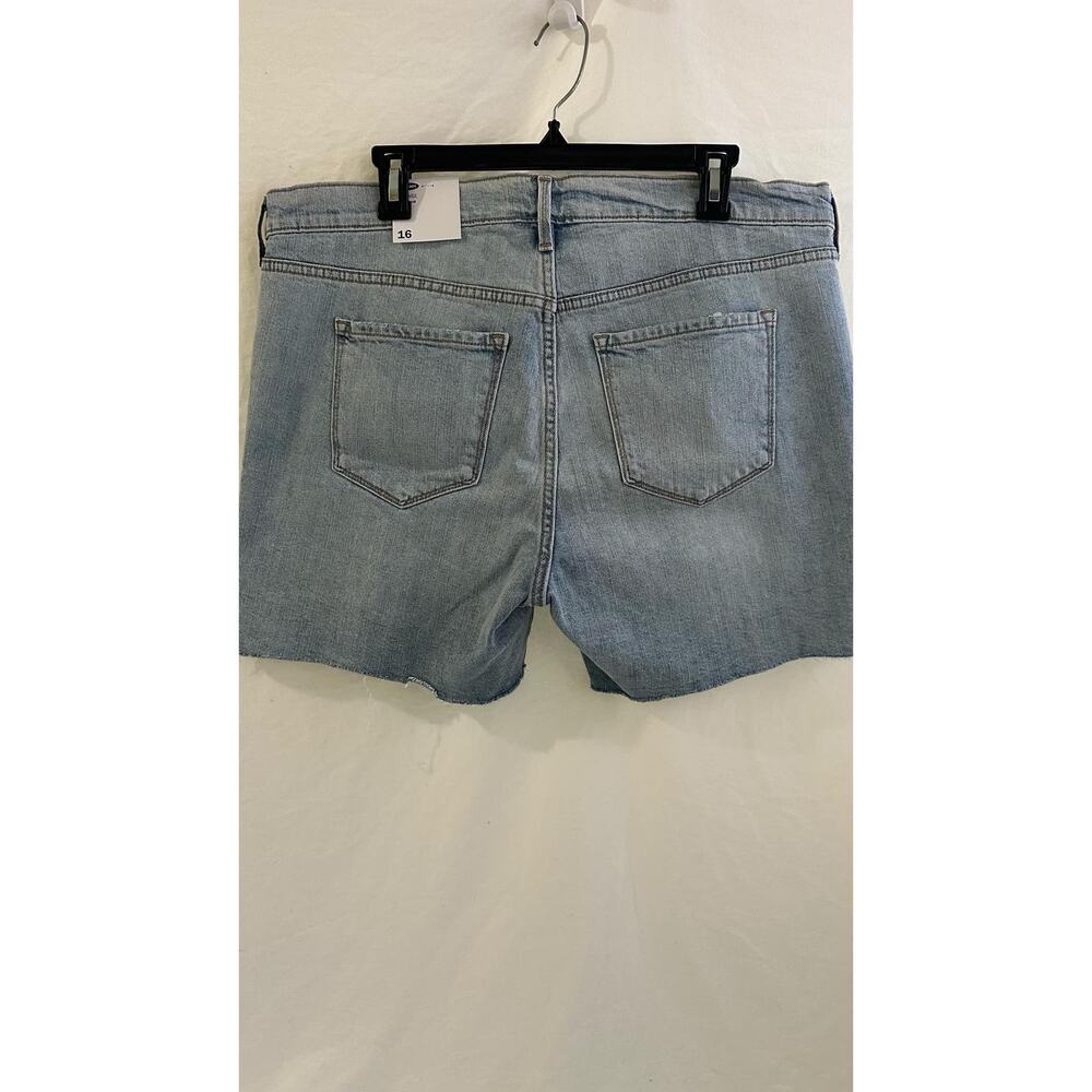 Old Navy Mid-Rise 5 Inch Size 16 Lightwash Faded Distressed Raw Hem Denim Shorts - Picture 3 of 3